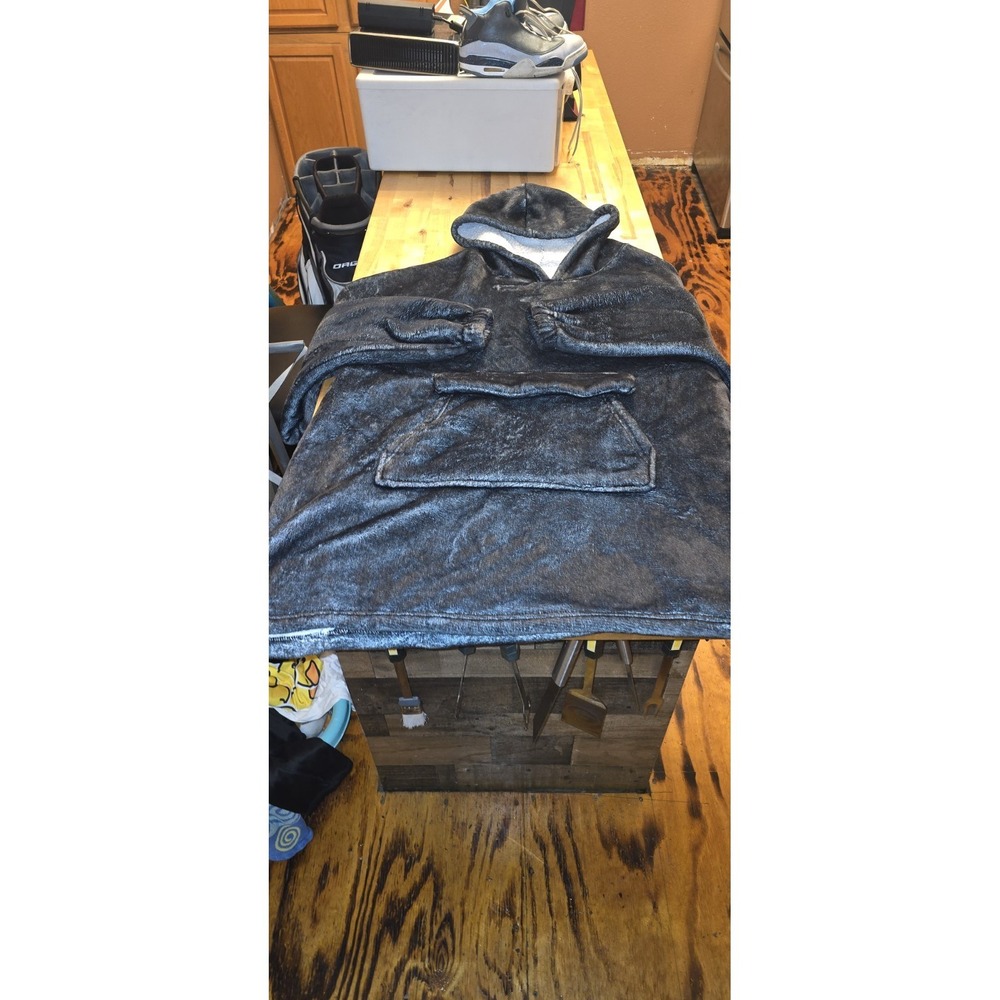 Oversized Gray Fleece Hooded Blanket with Kangaroo Pocket and Sleeves